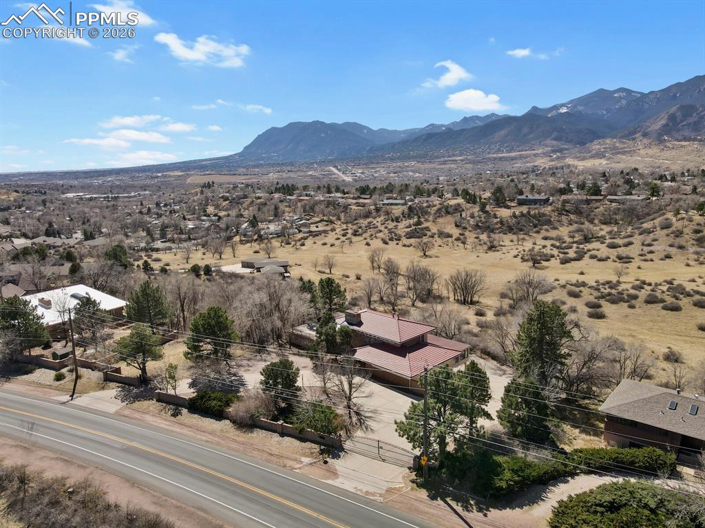 Image 42 of 49: Gated Circular Driveway