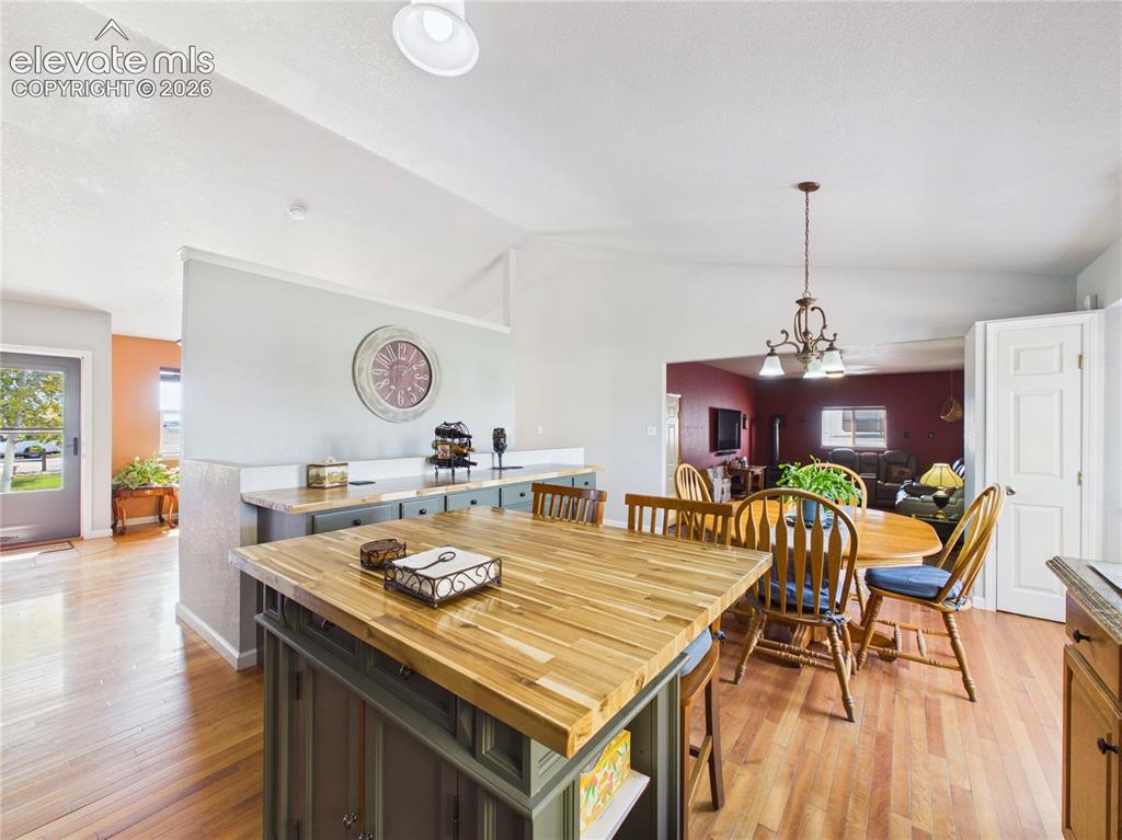 Image 12 of 37: Dining Area