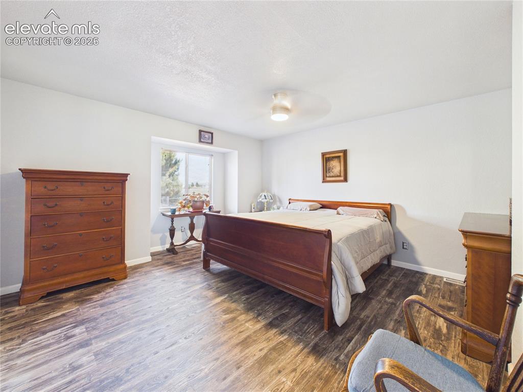 Image 15 of 37: Bedroom