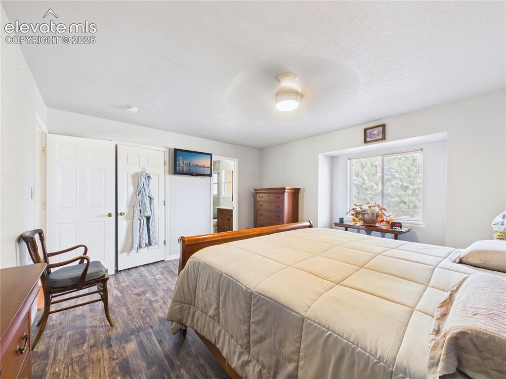 Image 16 of 37: Bedroom