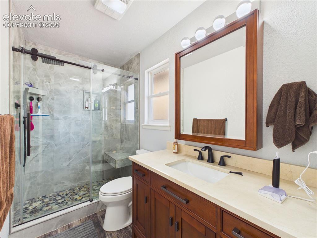 Image 18 of 37: Bathroom