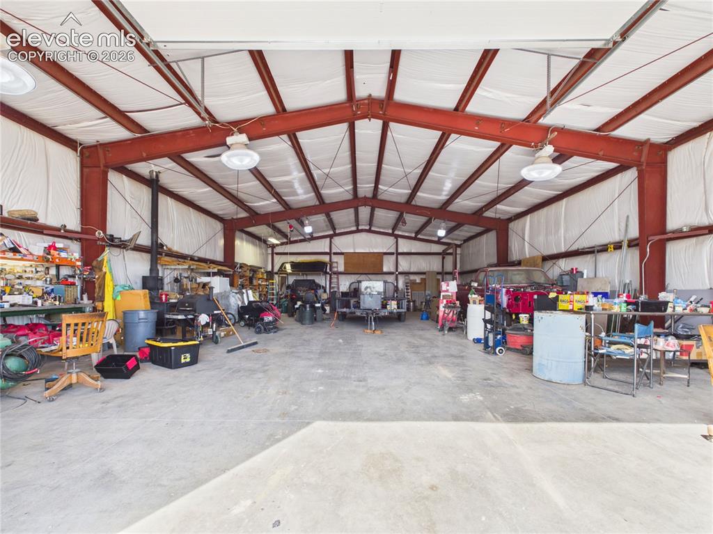 Image 34 of 37: Garage