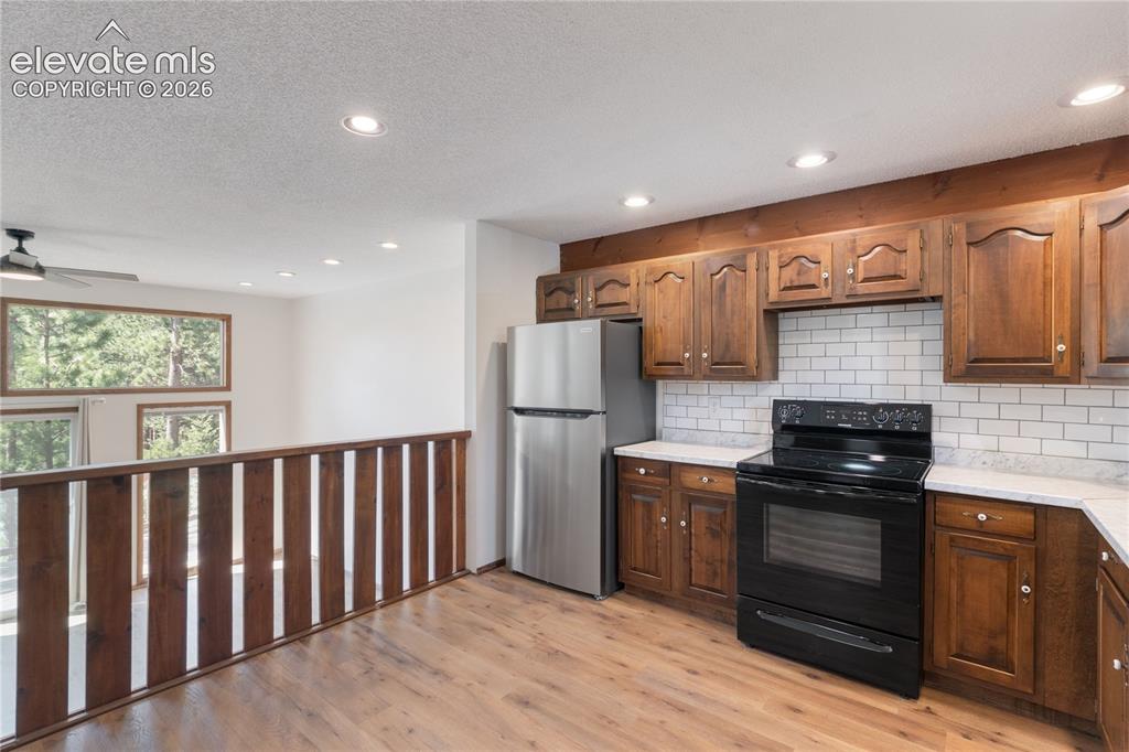 Image 13 of 44: Kitchen