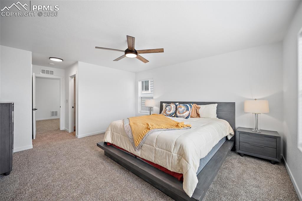 Image 28 of 40: Bedroom