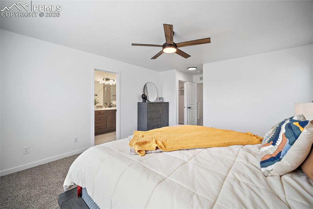 Image 29 of 40: Bedroom