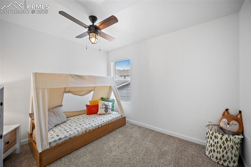 Image 33 of 40: Bedroom