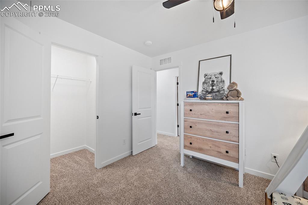 Image 34 of 40: Bedroom