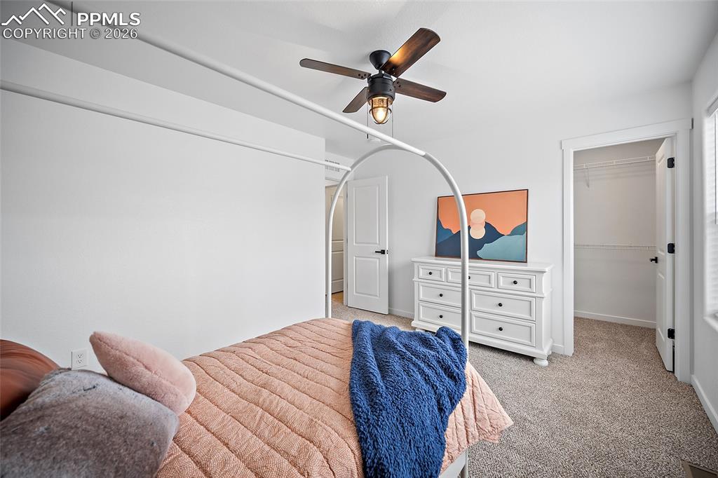 Image 37 of 40: Bedroom