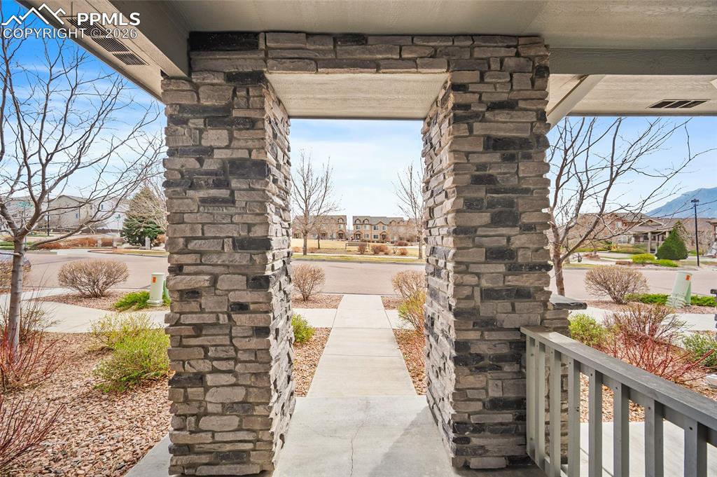 Image 7 of 40: Patio