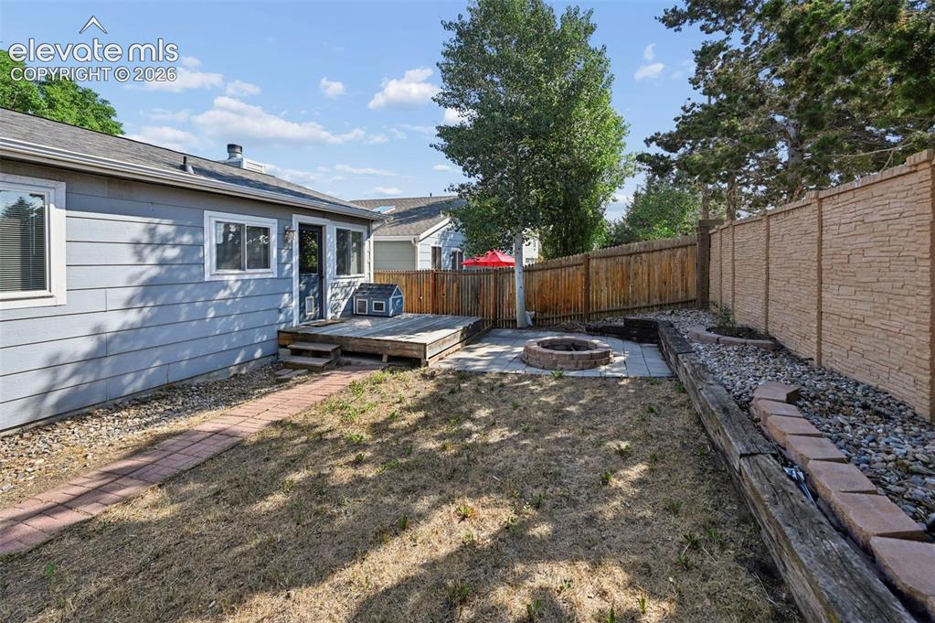 Image 21 of 21: Yard