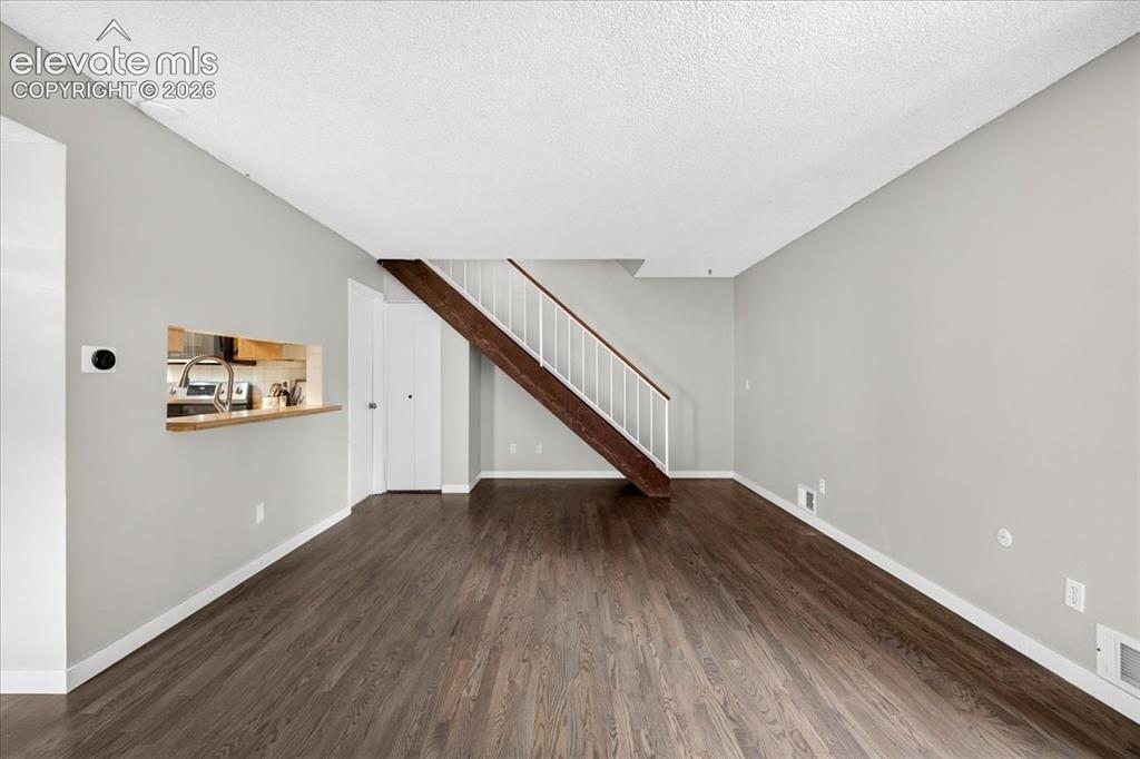 Image 16 of 31: Living Room