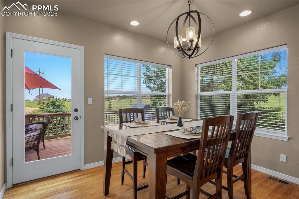 Image 19 of 48: Dining Area