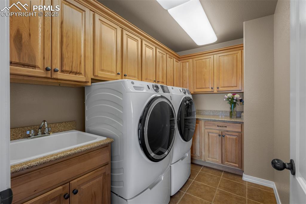 Image 36 of 48: Laundry