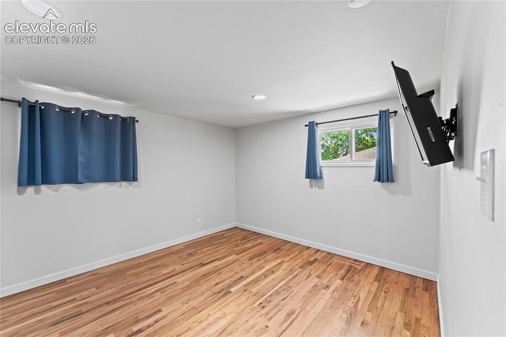 Image 11 of 40: Bedroom