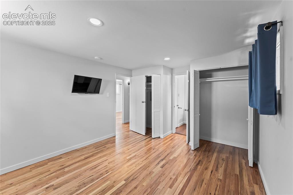 Image 12 of 40: Bedroom