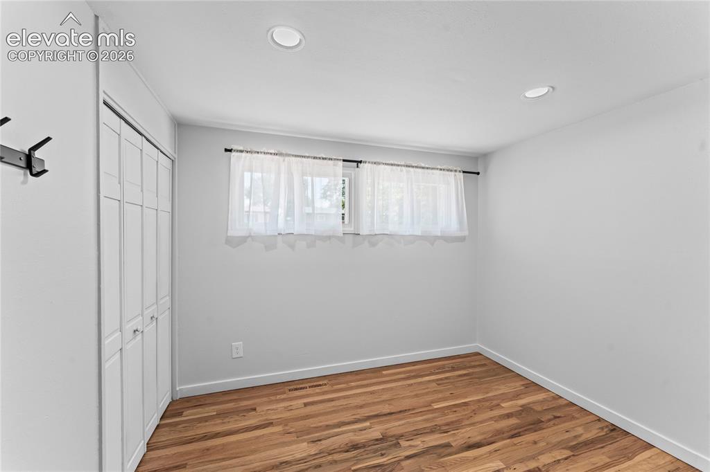 Image 14 of 40: Bedroom