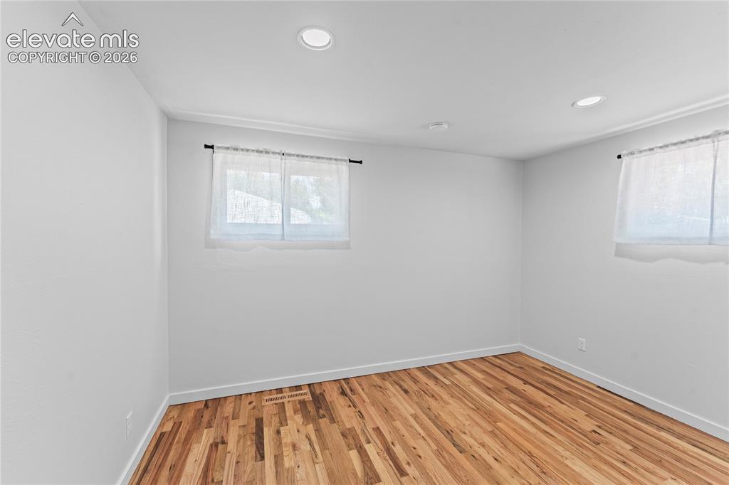 Image 16 of 40: Bedroom