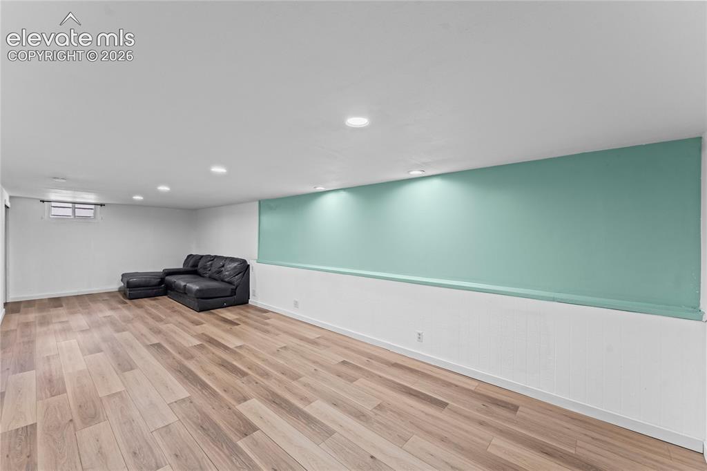 Image 21 of 40: Family Room