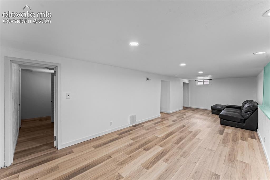 Image 22 of 40: Family Room
