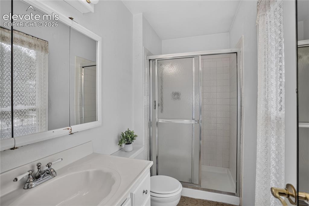 Image 12 of 21: Primary bathroom