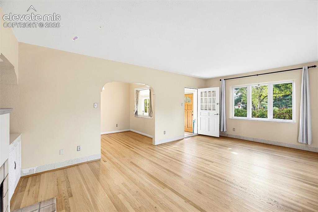 Image 14 of 42: Living Room