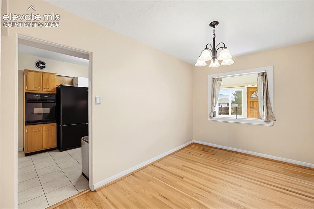 Image 19 of 42: Dining Room