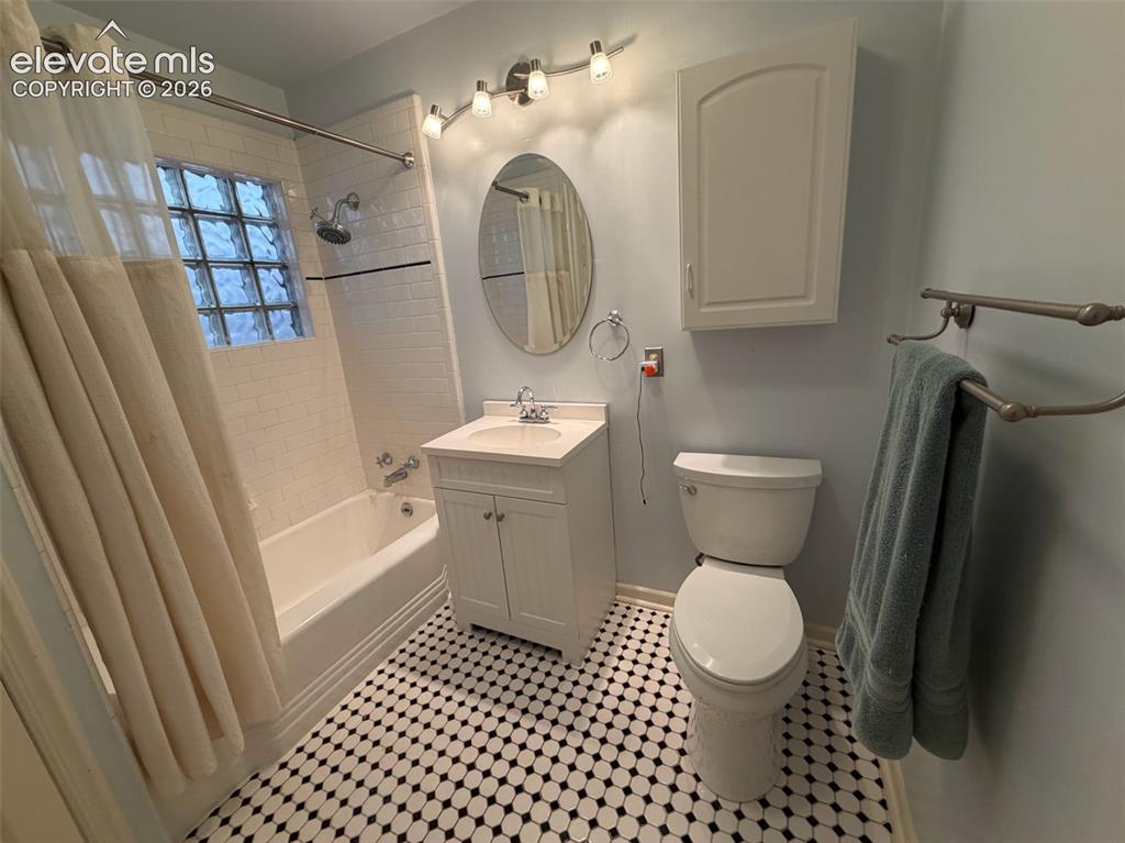 Image 42 of 42: Bathroom