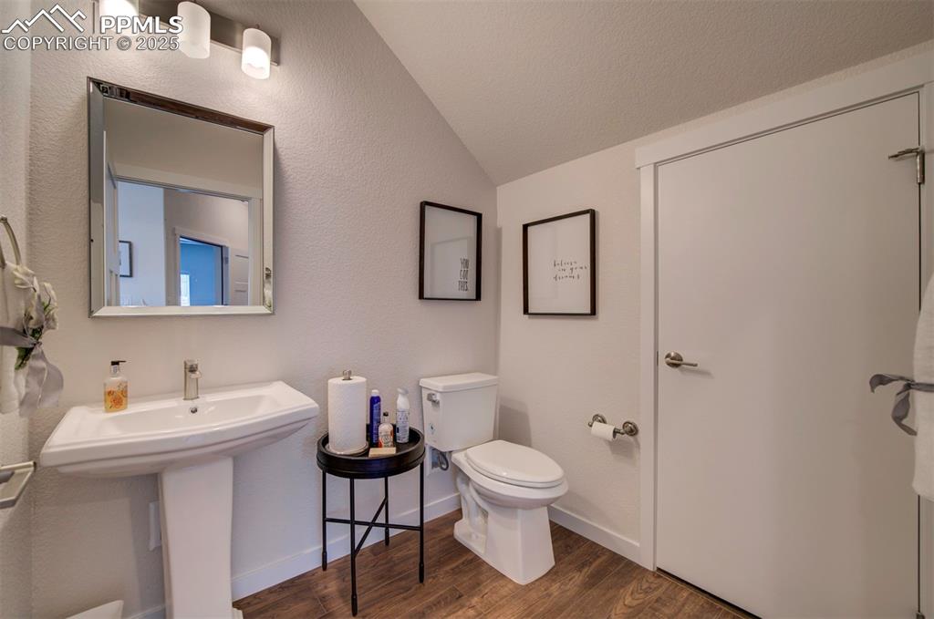Image 20 of 41: Bathroom
