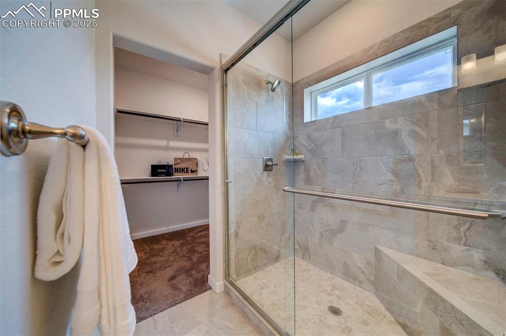 Image 29 of 41: Bathroom