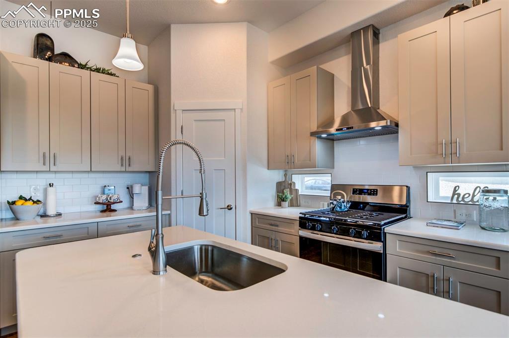 Image 6 of 41: Kitchen