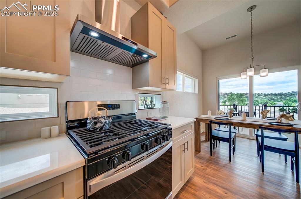 Image 9 of 41: Kitchen