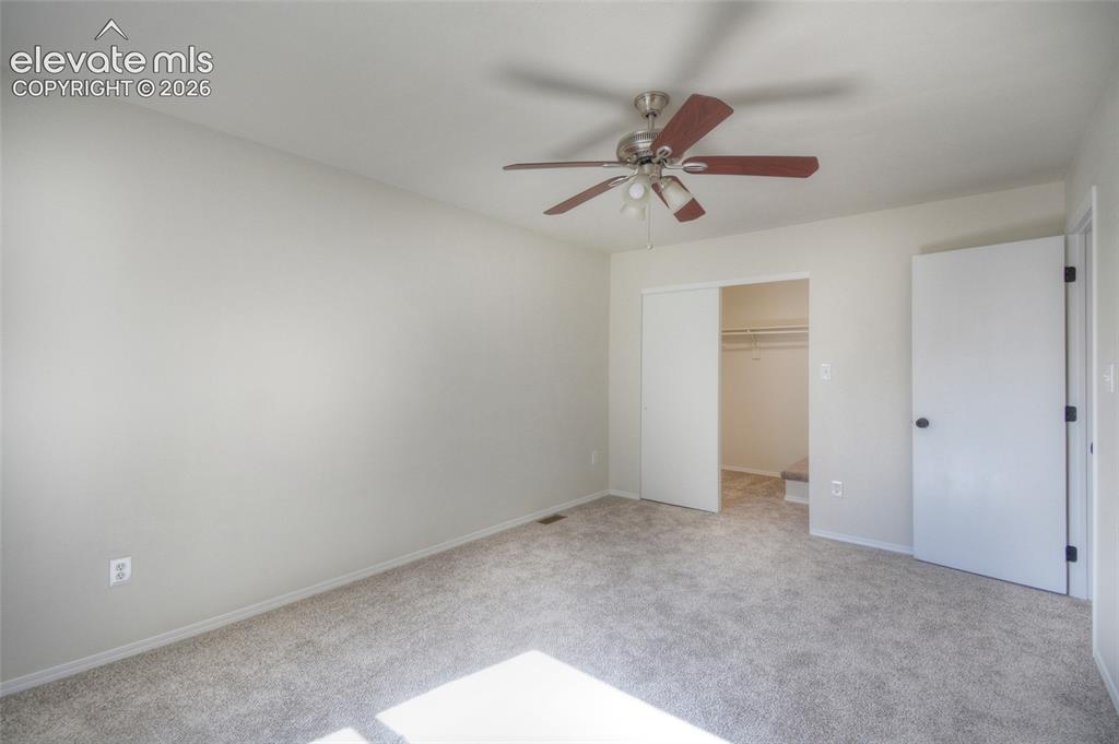 Image 10 of 18: Bedroom