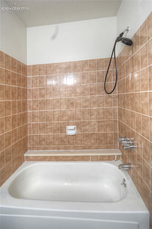 Image 12 of 18: Bathroom