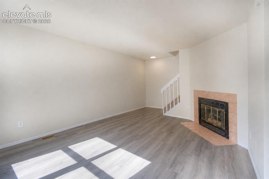 Image 6 of 18: Living Room
