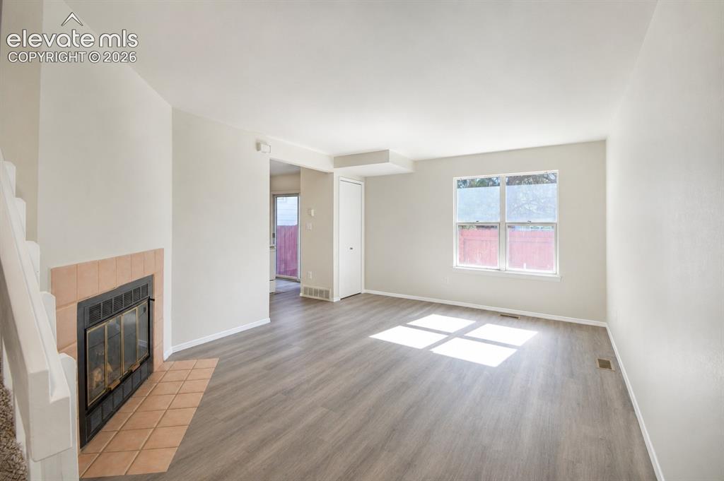 Image 7 of 18: Living Room