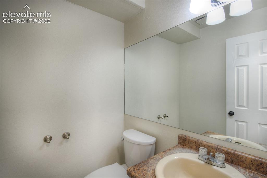 Image 8 of 18: Bathroom