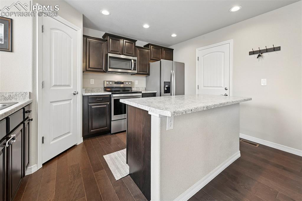 Image 10 of 31: Kitchen