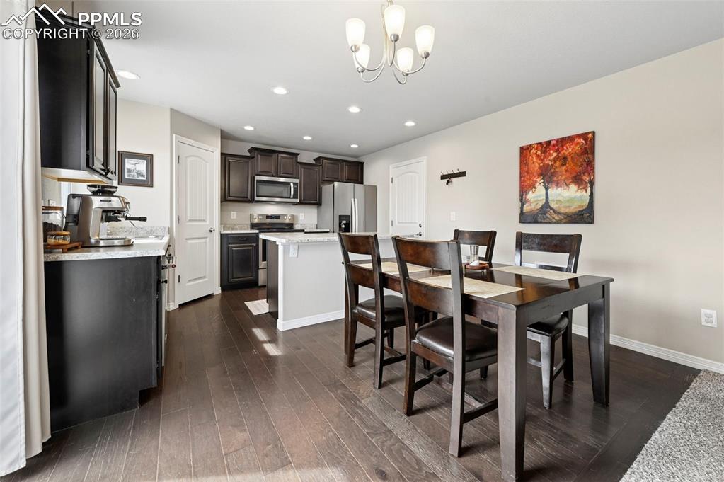 Image 11 of 31: Dining Area