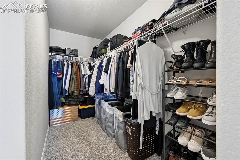 Image 18 of 31: Closet