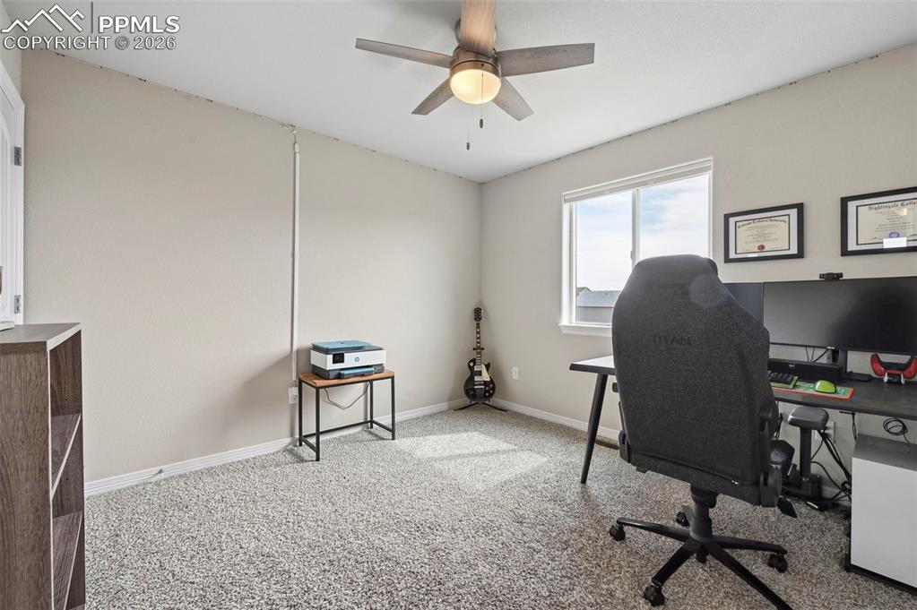 Image 21 of 31: Office