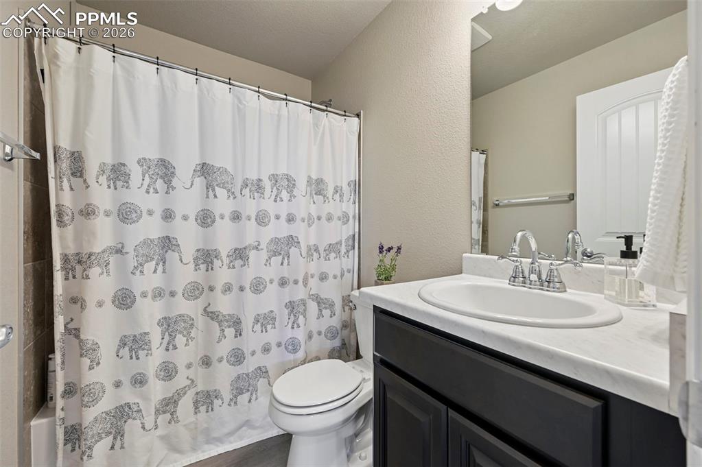 Image 23 of 31: Bathroom