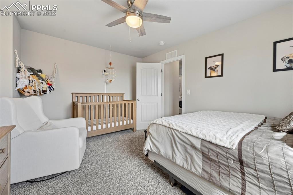 Image 24 of 31: Bedroom