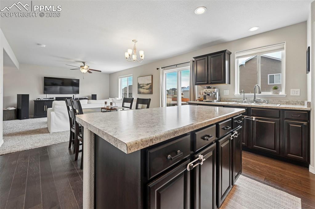 Image 7 of 31: Kitchen