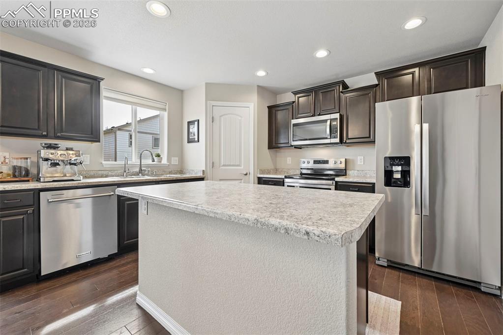 Image 8 of 31: Kitchen