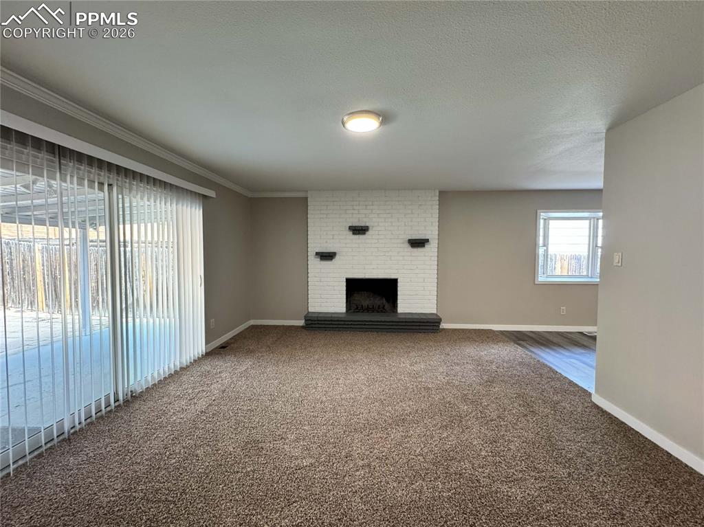 Image 10 of 20: Living Room