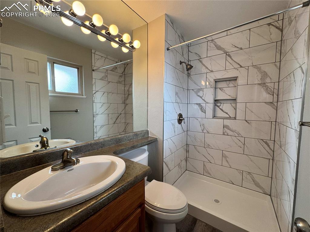 Image 12 of 20: Bathroom 1