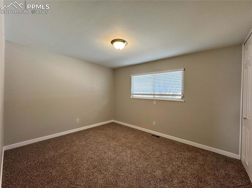 Image 16 of 20: Bedroom 3