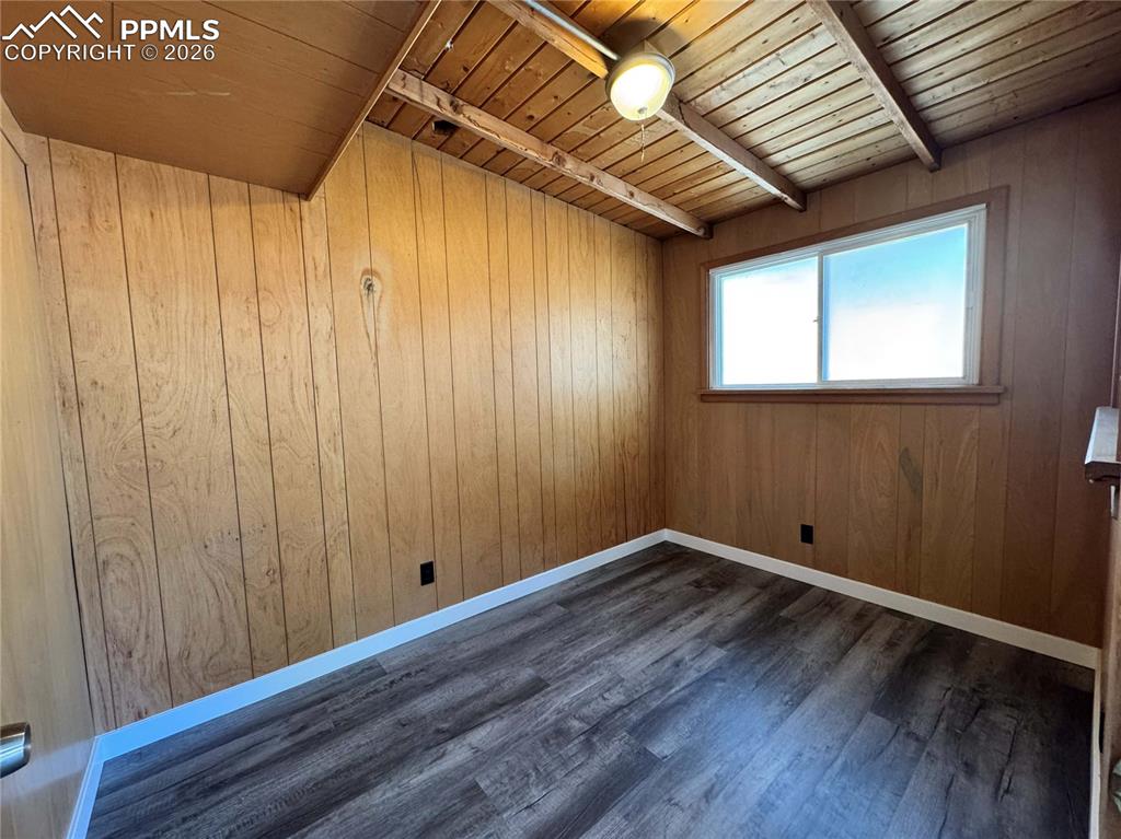 Image 17 of 20: Extra room off back of house