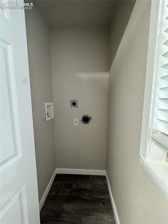 Image 18 of 20: Laundry