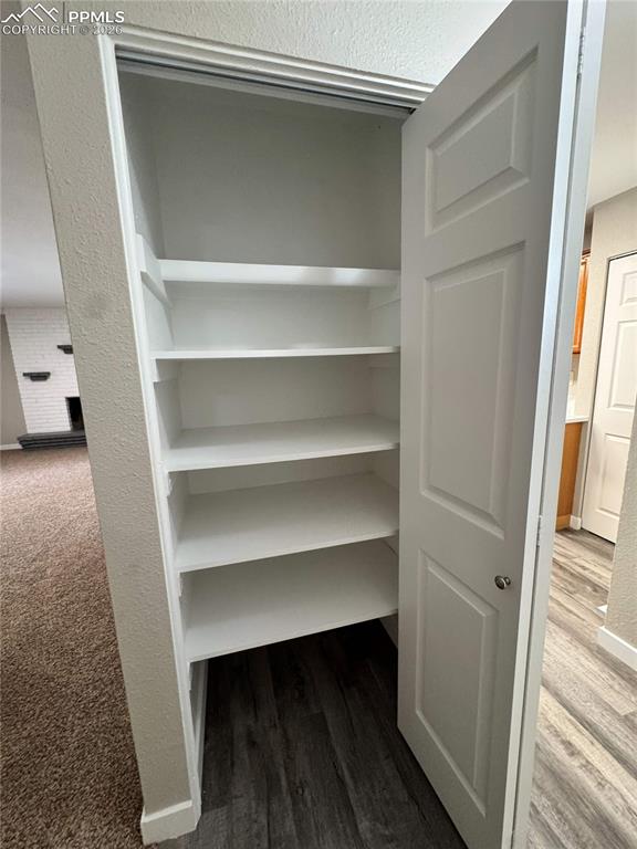 Image 19 of 20: Entry Closet